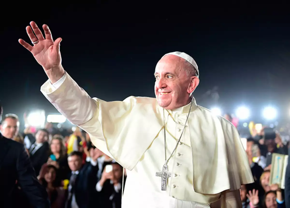El Papa Francisco se saltó los protocolos en una inesperada visita a la Pontificia Comisión para América Latina.