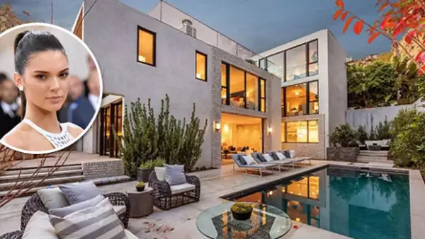 La modelo compró la casa de Emily Blunt y su esposo en Hollywood, pues ellos planean mudarse a la costa este.