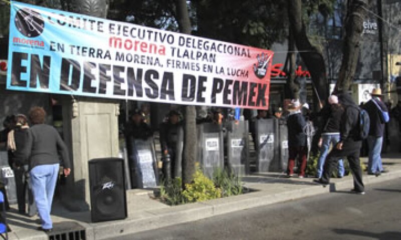 Afuera del Senado, las protestas contra la reforma energética se mantienen. (Foto: Cuartoscuro)