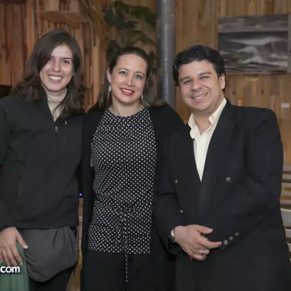 Helga Gomez,Lucia Romero y Crsitian Calvera