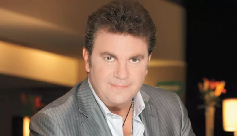 El cantante celebra 25 años de carrera artística por lo que le preguntamos cuáles son sus canciones preferidas y esto es lo que nos contestó.