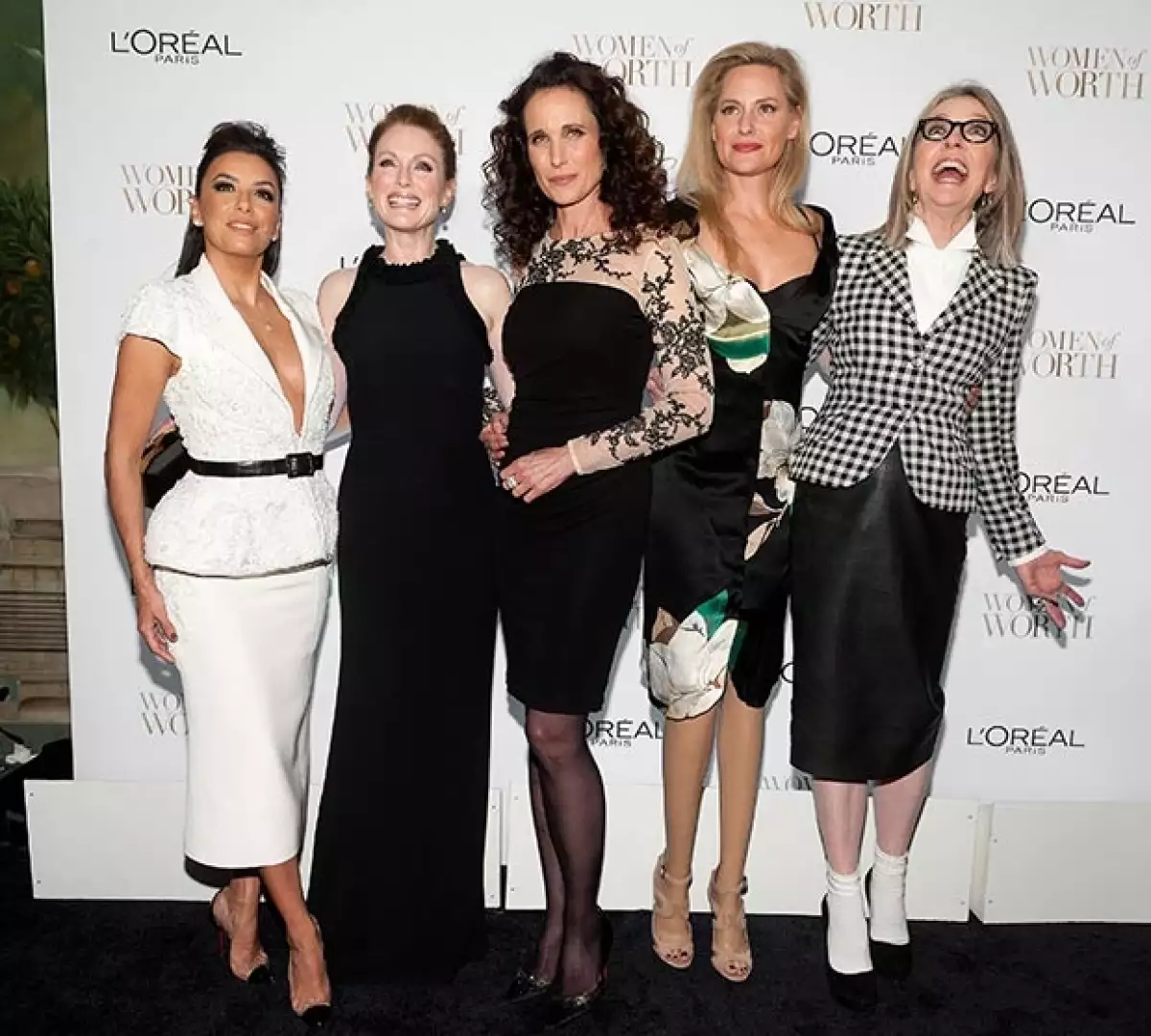 Eva Longoria, Julianne Moore, Andie MacDowell, Aimee Mullins y Diane Keaton en la premiación.