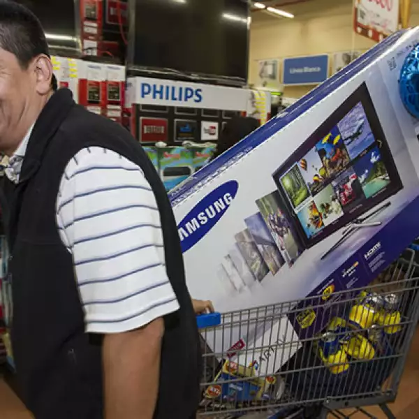 Las pantallas fueron las preferidas de los compradores en el primer día de rebajas. (Foto: Ana Blumenkron)