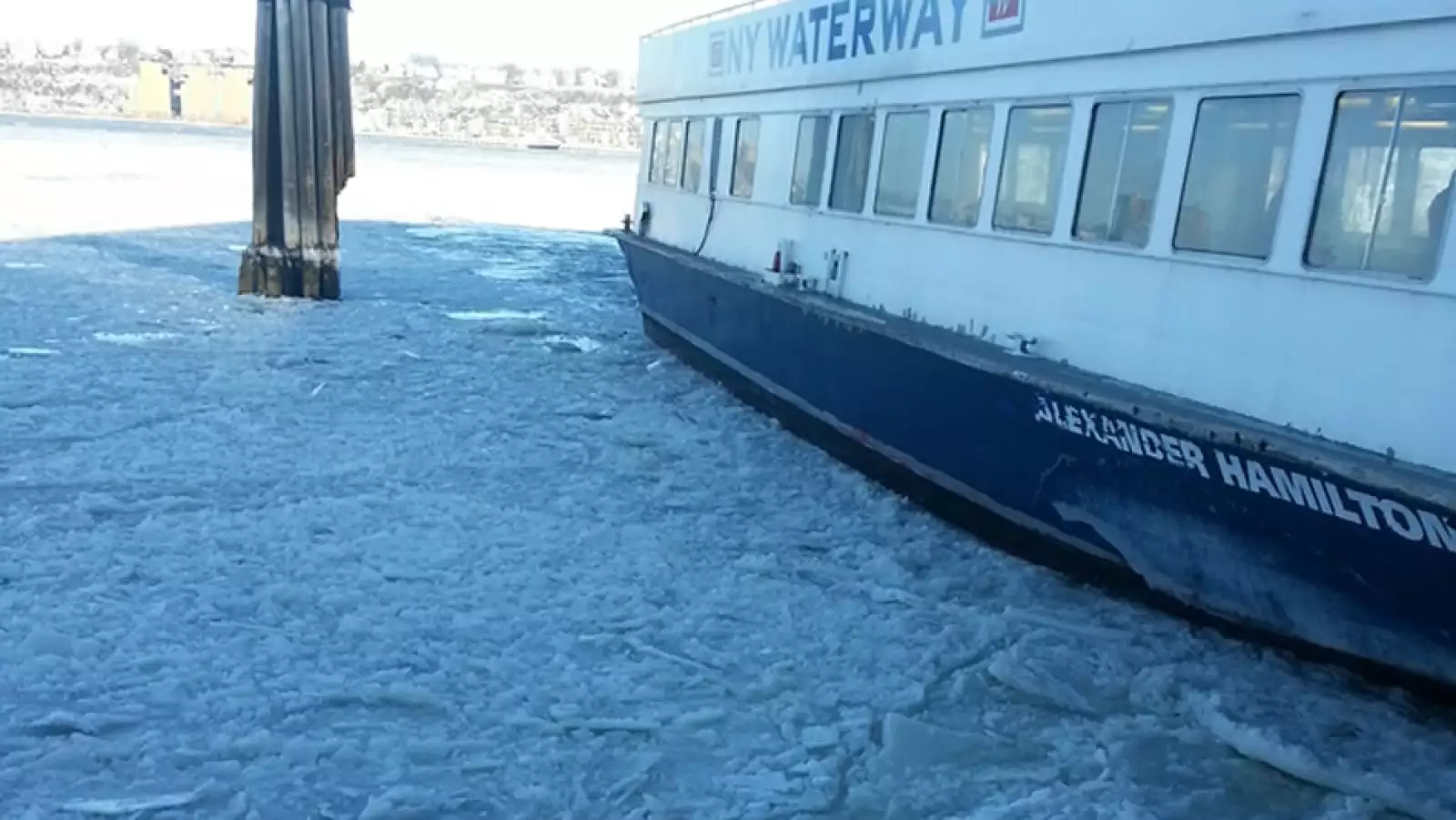 El frio congela el rio Hudson en EU