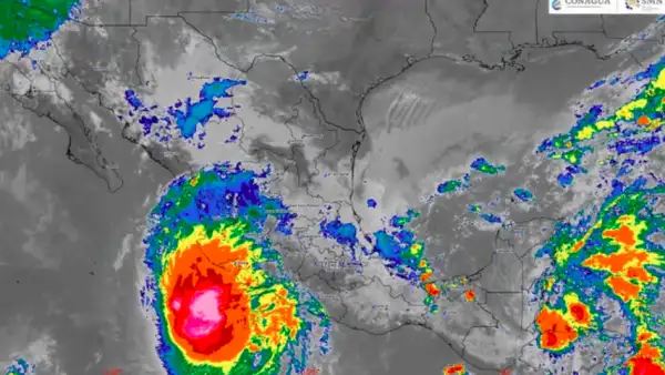 Imagen satelital del avance del huracán Trudy sobre el Pacífico mexicano.