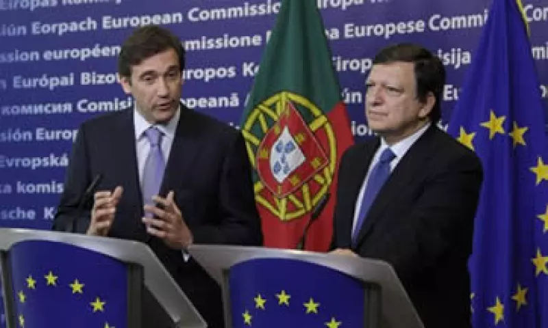 El primero ministro portugués, Pedro Passos Coelho (izq), y el presidente de la Comisión Europea, José Manuel Barroso (der). (Foto: AP)