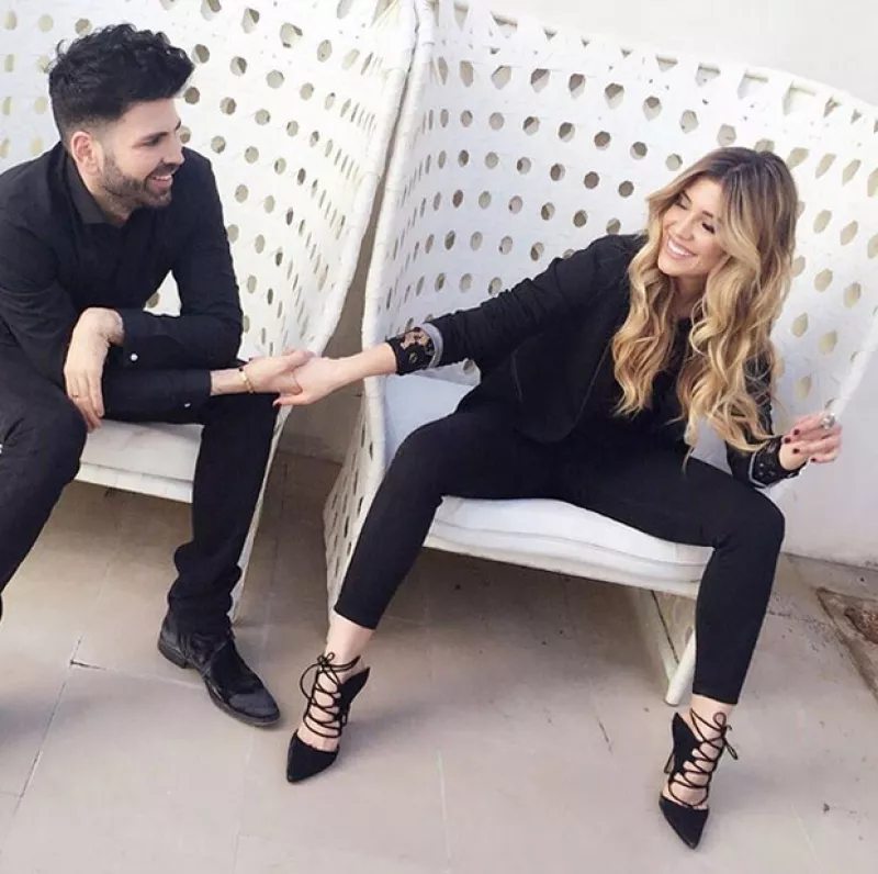 La blogger platicó con el conductor Jomari Goyso acerca de su famoso papá y de su relación con su bisabuela Silvia Pinal.