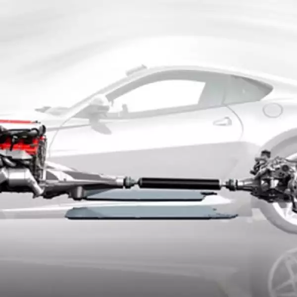 El módulo eléctrico instalado en el 599 GTB Fiorano recibe el nombre de HY-KERS. En él, confluyen un motor compacto y ligero, que pesa 45 kg y de algo más de 100 caballos de fuerza.