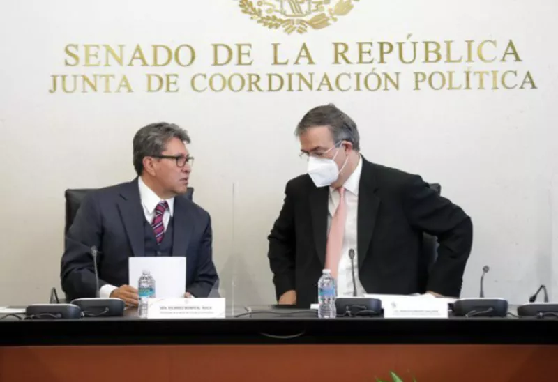 Ricardo Monreal y Marcelo Ebrard en el Senado.