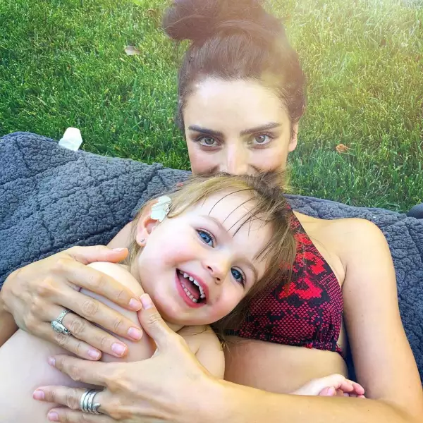 Aislinn Derbez y su hija Kailani