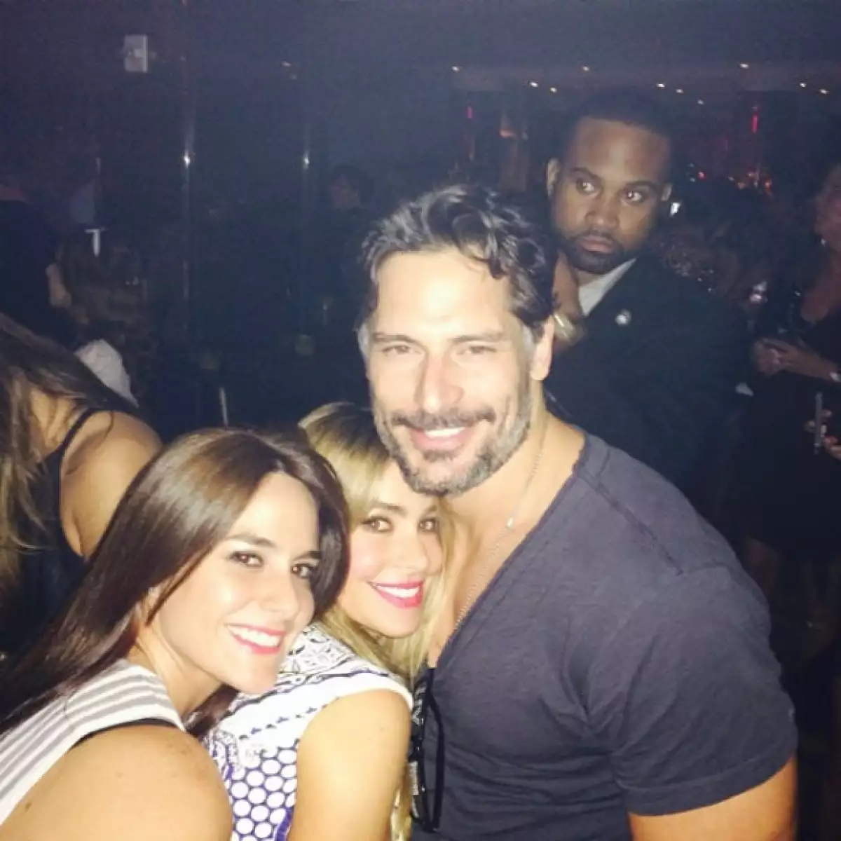 La pareja de actores ha decidido mostrar su relación en público al pasear durante dos días seguidos por Beverly Hills para disfrutar de románticas citas en pareja.