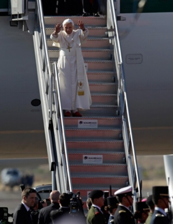 Su Santidad Benedicto XVI piso suelo mexicano pasadas las 16:00 horas. (Foto: AP