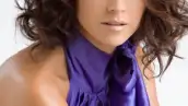 La cantante lanzó su cuarto sencillo "Eres Todo" que se desprende de su álbum "Indispensable", tema que expresa todo lo que una mujer siente por la persona que ama.