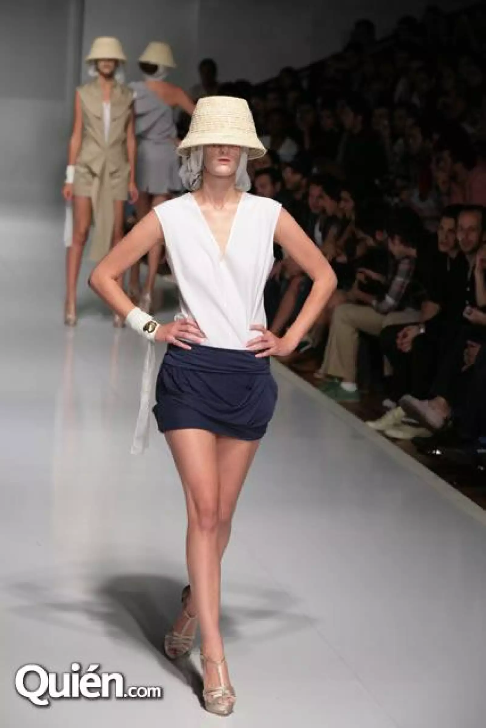 IDM Desfile Lorena Saravia