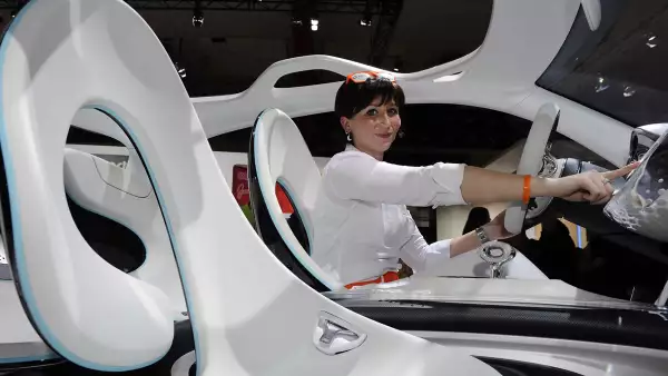 Armadoras y compañías tecnológicas trabajan para que los autos autónomos trabajen bien en la ciudad.