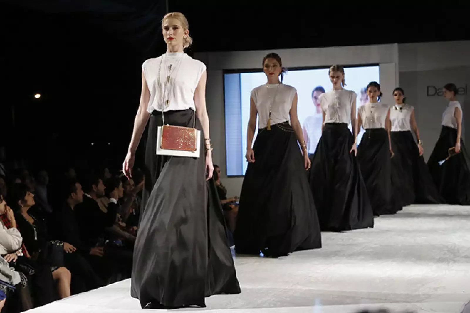 Desfile colección visiones de Daniel Espinosa