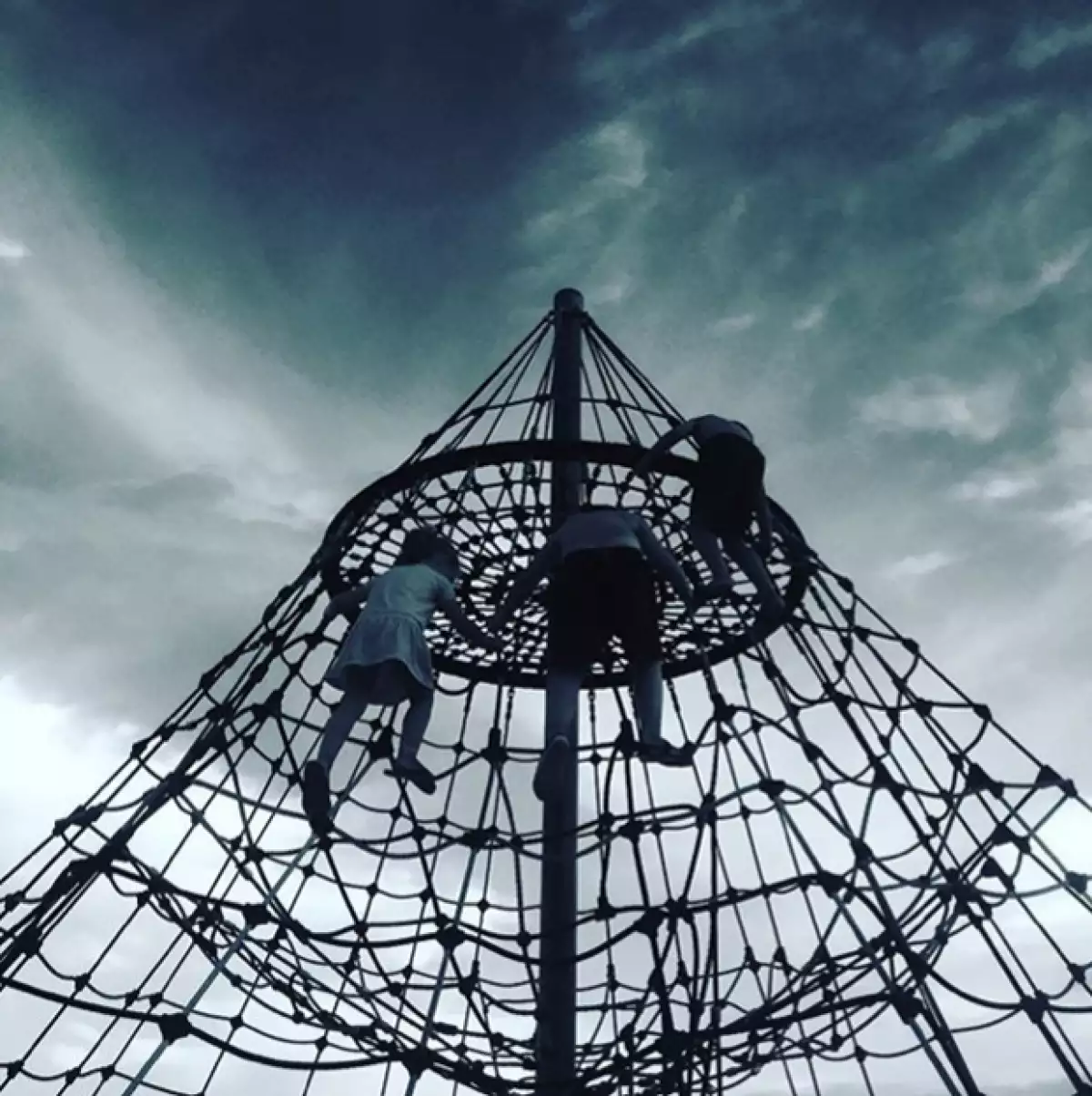 Rulli compartió esta fotografía del momento en el que su novia y su hijo subieron al juego.