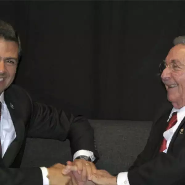 peña nieto_y_ raul castro_ 1