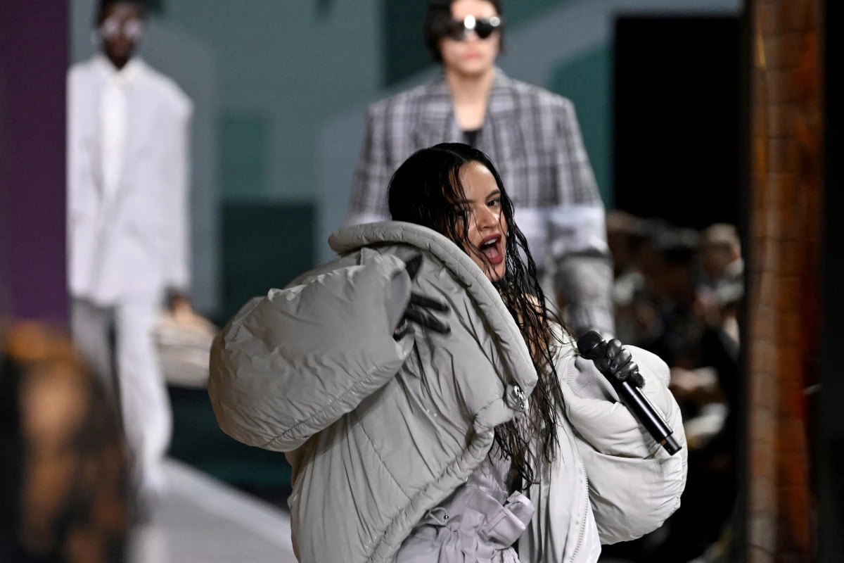 rosalia-desfile-louis-vuitton