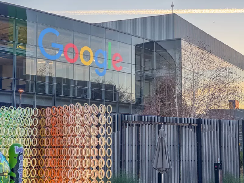 La UE multa a Google con 1,000 mdd