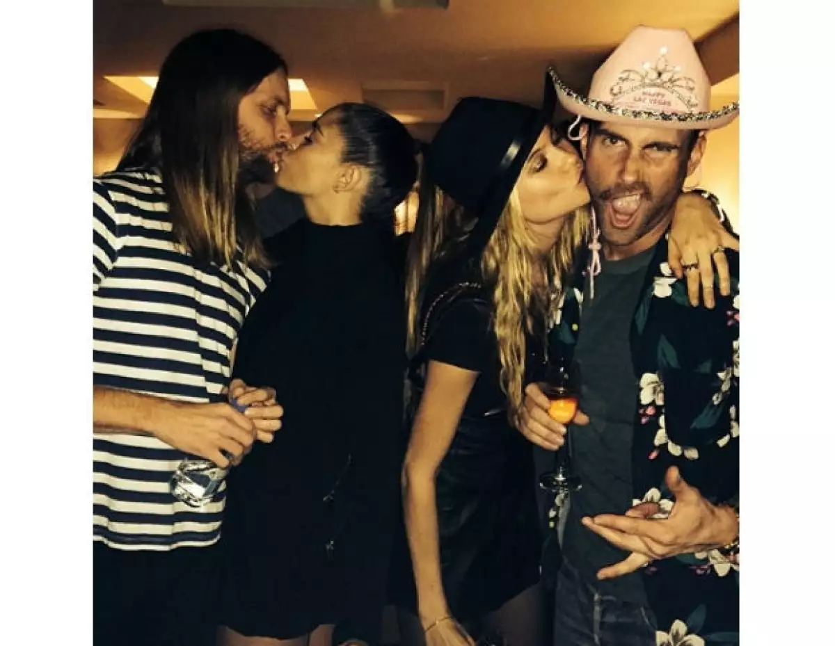Adam y Behati recibieron el 2014 en Las Vegas y después partieron rumbo a Los Cabos.