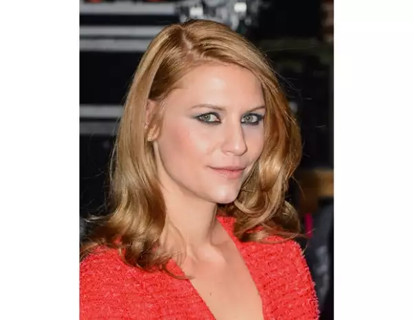 Claire Danes estrena un look más sensual, antes (foto de la derecha) lo traía más rubio.