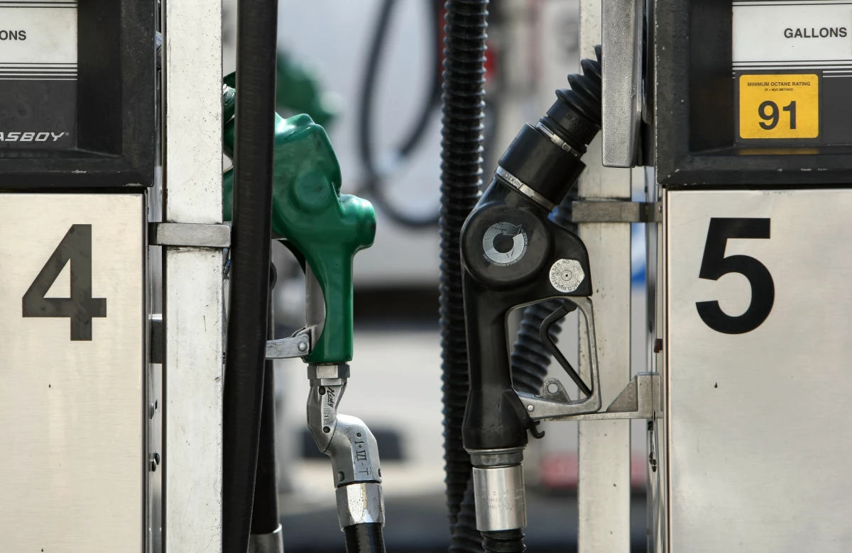 El petróleo registró su menor nivel desde el 3 de marzo de este año, ubicándose en los 27.92 dólares por barril.