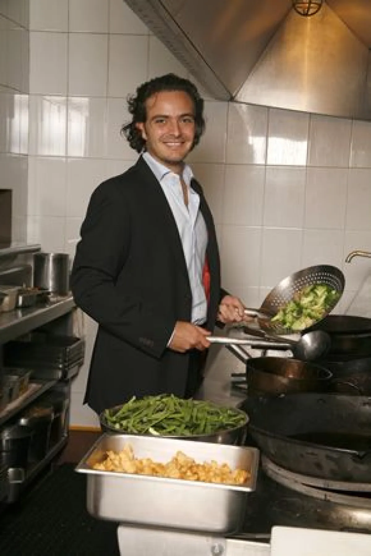 El Su Yang trae la escuela de la cocina del Hunan, los cocineros se capacitan ahí.