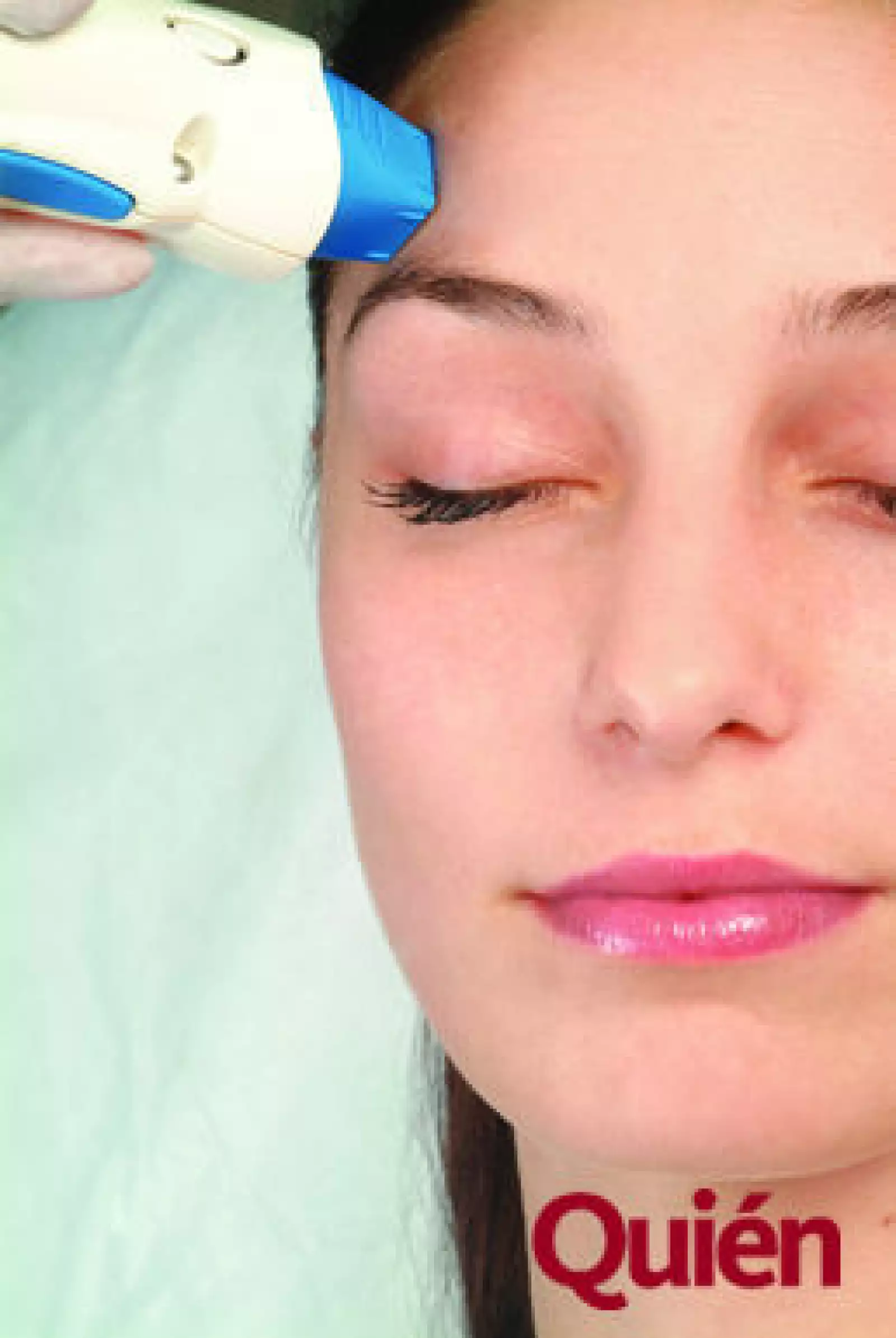 Mujer con tratamiento para ojos