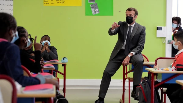 Luego de tres semanas de cierre por la pandemia, los centros de preescolar y primaria reabrieron este lunes en Francia, pero deberán mantener un estricto protocolo sanitario que conlleva la suspensión de una clase si se detecta un caso de COVID-19.