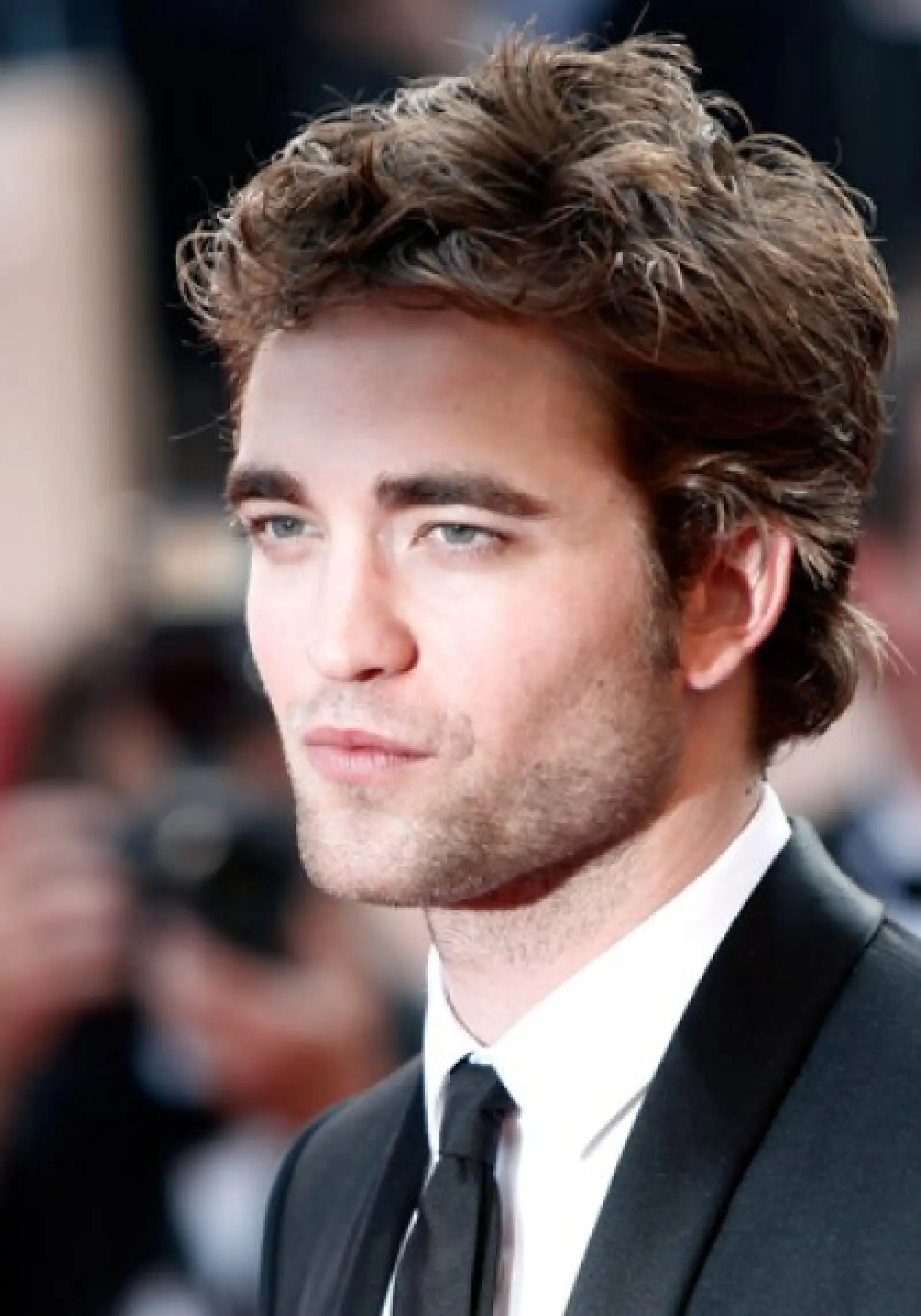 El guapo Robert Pattinson asistió al estreno de "Inglourious Basterds".