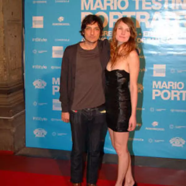 León Carregui, Paula Arriola