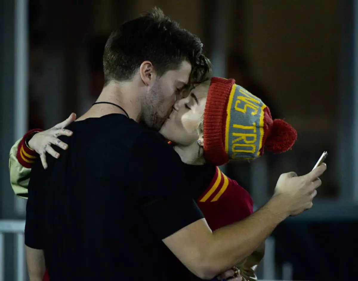 Todo indica que quien ha sido identificada como Natalie y Patrick Schwarzenegger son mejores amigos, y es que él mismo se la presentó a Miley Cyrus en una de sus primeros dates.