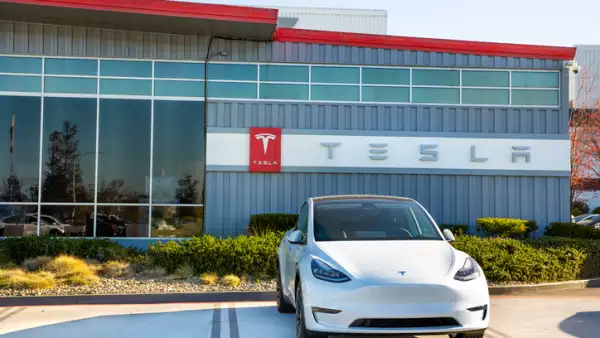 Tesla recibe demandas por acoso sexu