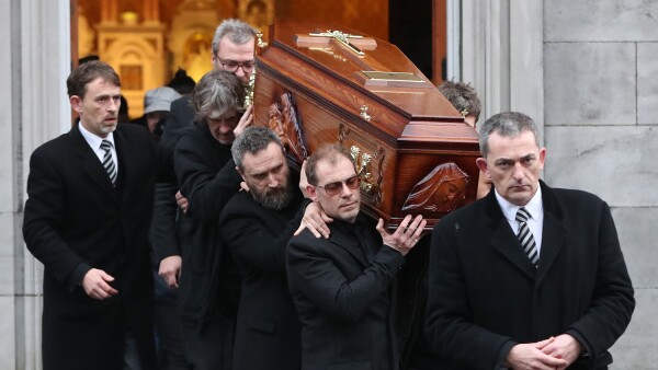 Familiares Han Enterrado A Dolores O Riordan Y La Cancion Elegida