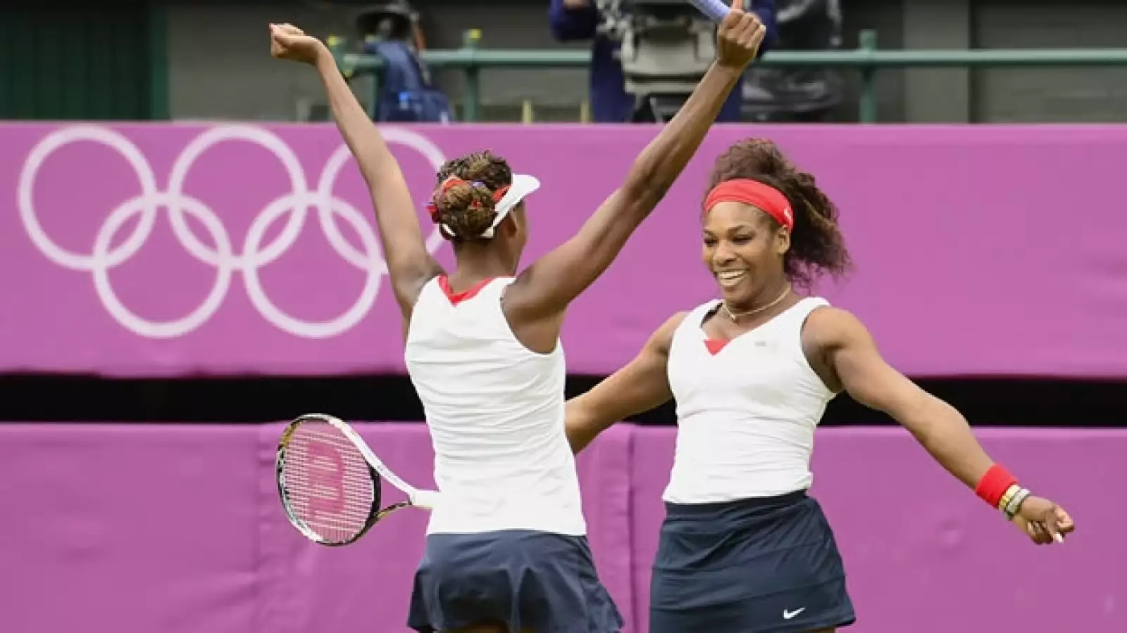 Serena y Venus Williams ganan oro en dobles femenil