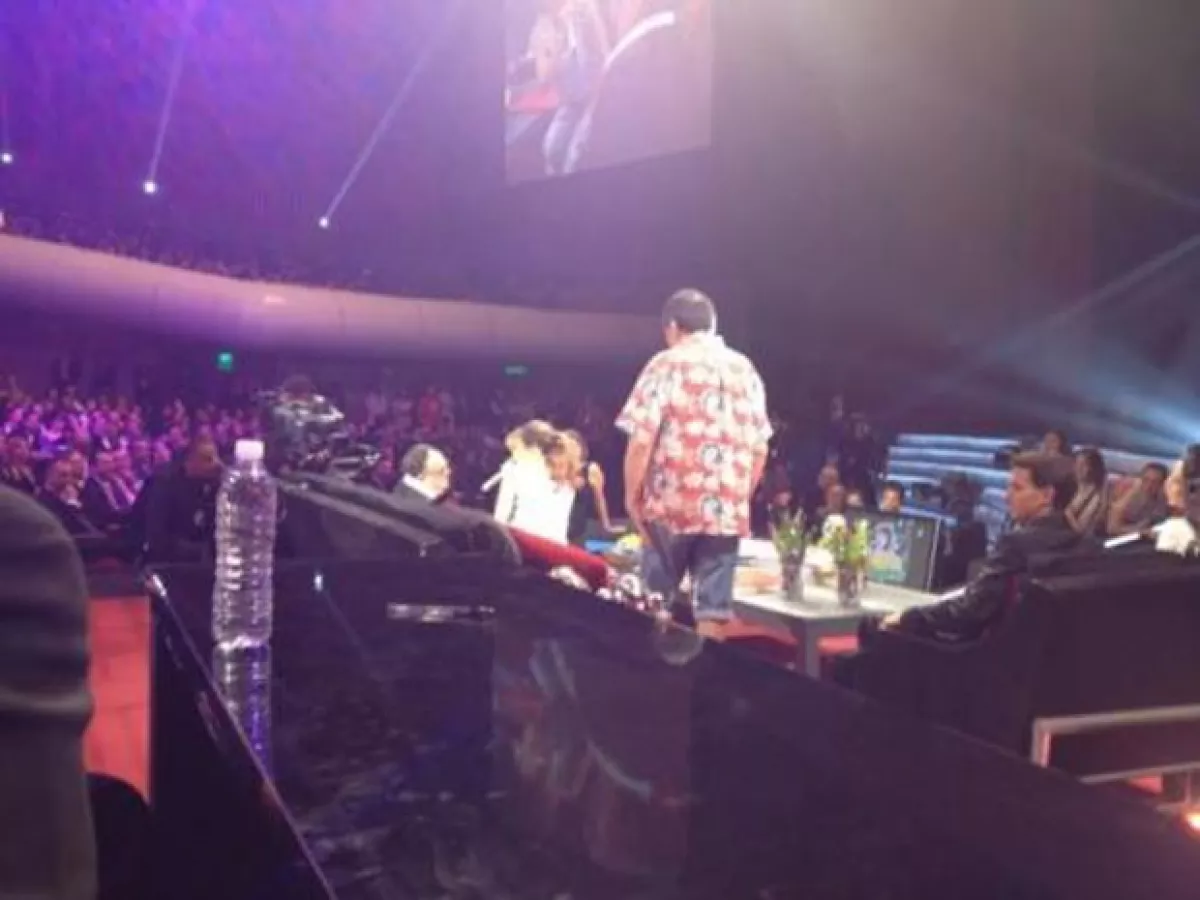 En el mismo lugar se encontraba Chabelo, quien también felicitó a Chespirito.