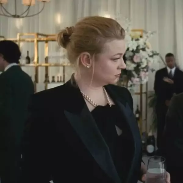 Shiv nos dio lecciones de lujo silencioso con su look en el tercer episodio de la última temporada de Succession. 