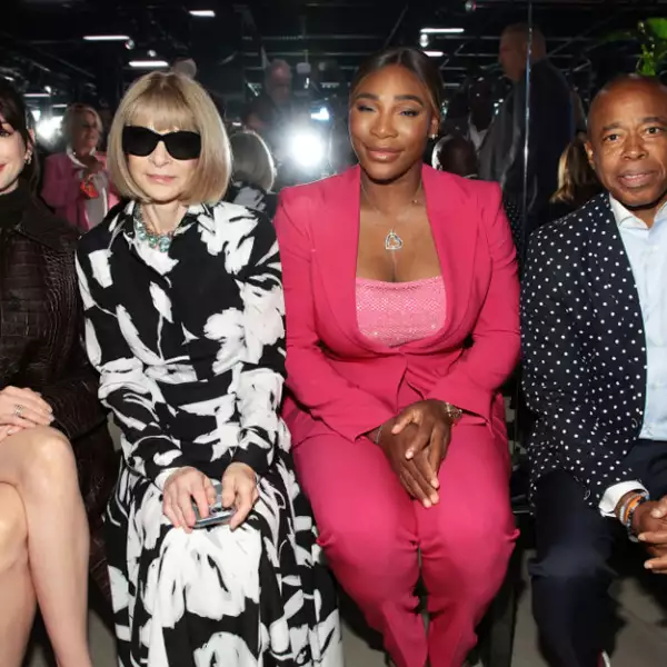 Anne-Hathaway-Evil-Wears-P