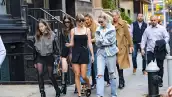 Blake Lively, Gigi Hadid y las hermanas Haim, Este, Danielle y Alana, y Taylor Swift