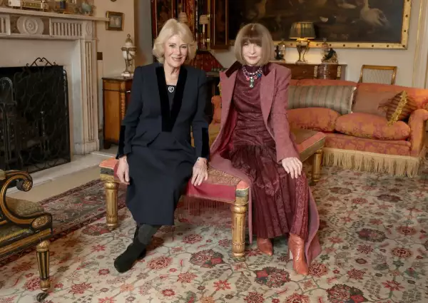 Anna Wintour y la reina Camila de Inglaterra en el Palacio de St. James
