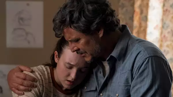 Bella Ramsey y Pedro Pascal en un fotograma de la serie The Last of Us. 
