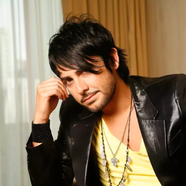 Beto Cuevas (Cantante)