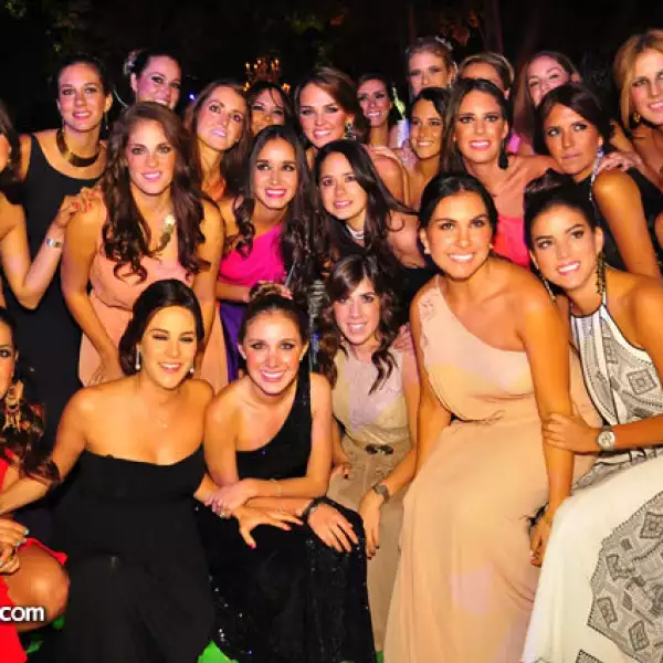 La Novia con sus amigas