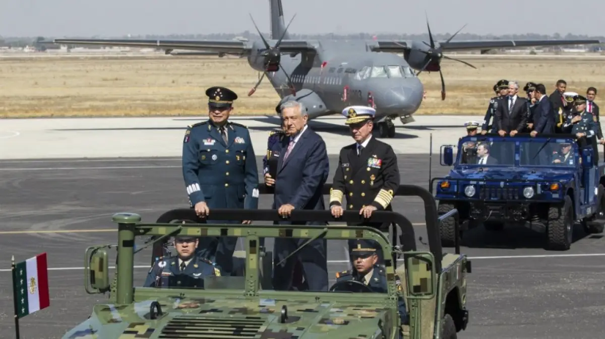 amlo-en-santa-lucia.jpg
