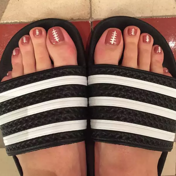 Desde hace unos días alistó sus uñas para el Super Bowl.