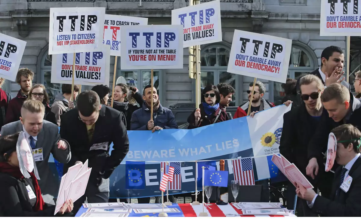 Protestas contra el tratado de libre comercio entre Estados Unidos y la Unión Europea.