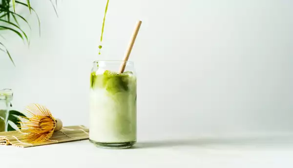 Making,Japanese,Iced,Matcha,Latte,,Green,Tea,With,Milk,,Soy