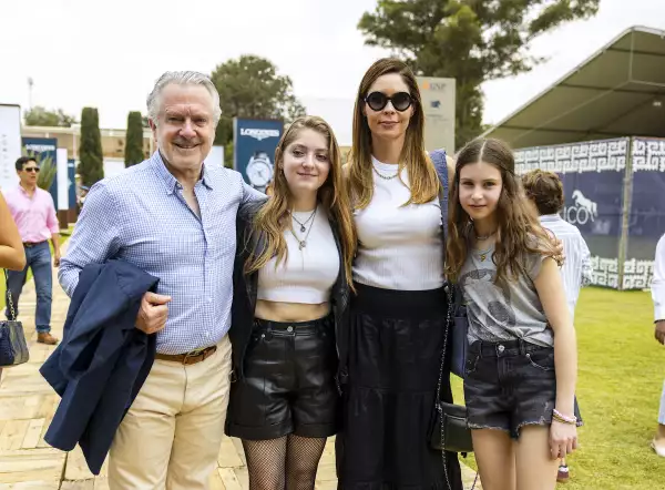 Santiago Creel Miranda, Constanza Creel González, Paulina Velasco y Paulina Creel Velasco
