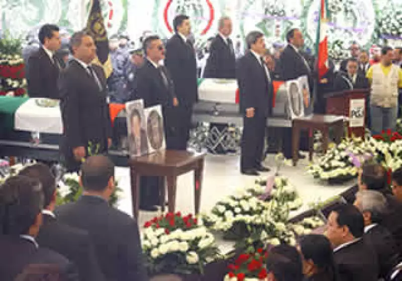 La Policía Judicial capitalina  hizo un homenaje a los agentes que murieron en el intento de rescate. (Foto: Notimex)